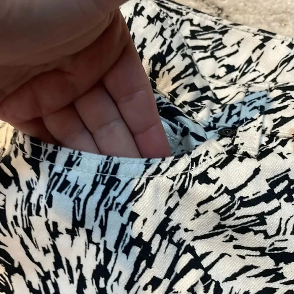 7 For All Mankind Abstract Mini Jean Skirt Size 28 NWT Black/White - Picture 5 of 8